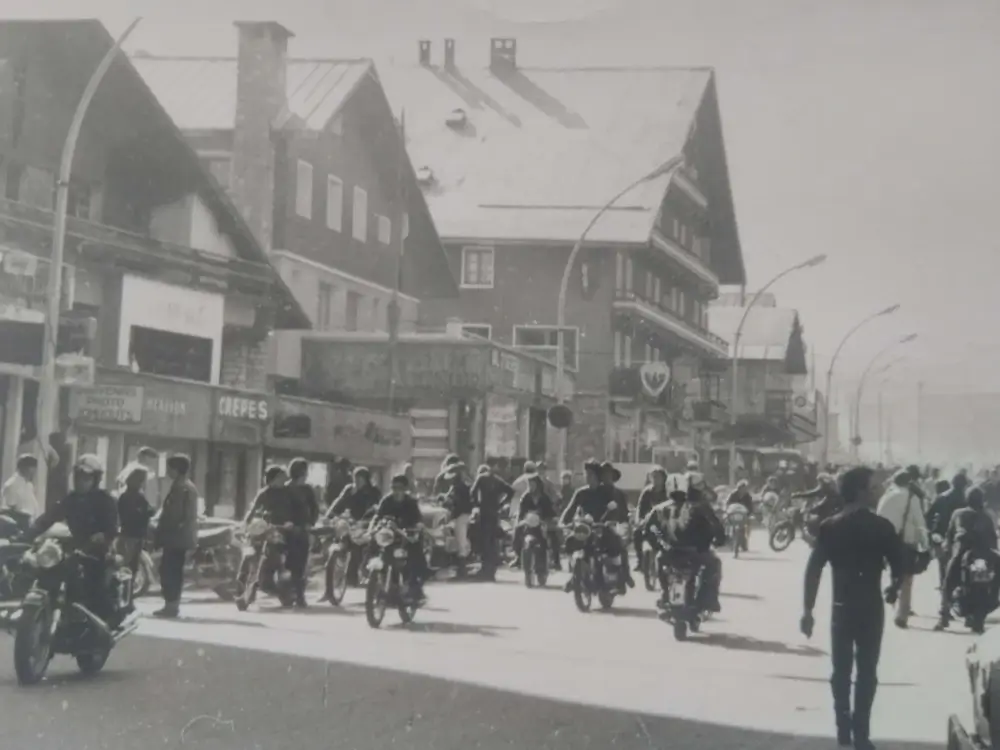 La parade dans les rues de Val d'Isère.