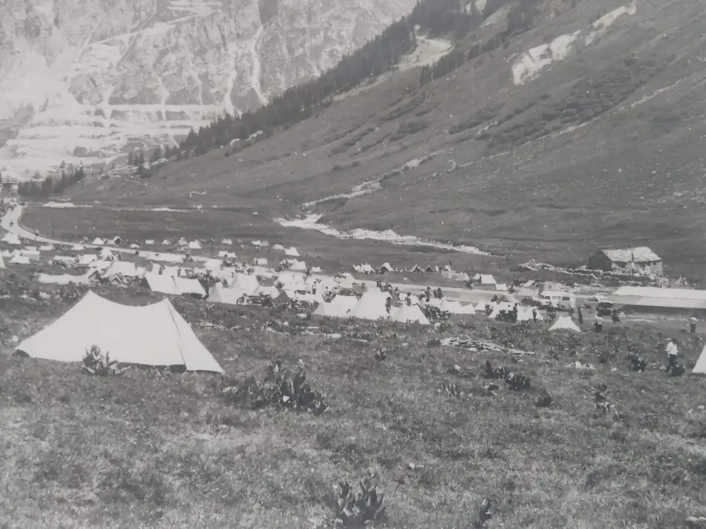 Le camping  dans la vallée  du Manchet.